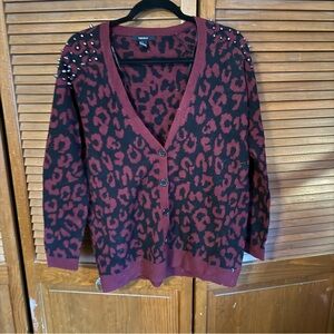 Maroon Studded Shoulder Stylish Leopard Print Sweater